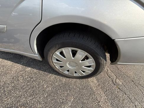 Used 2004 Ford Focus SE FWD image 16