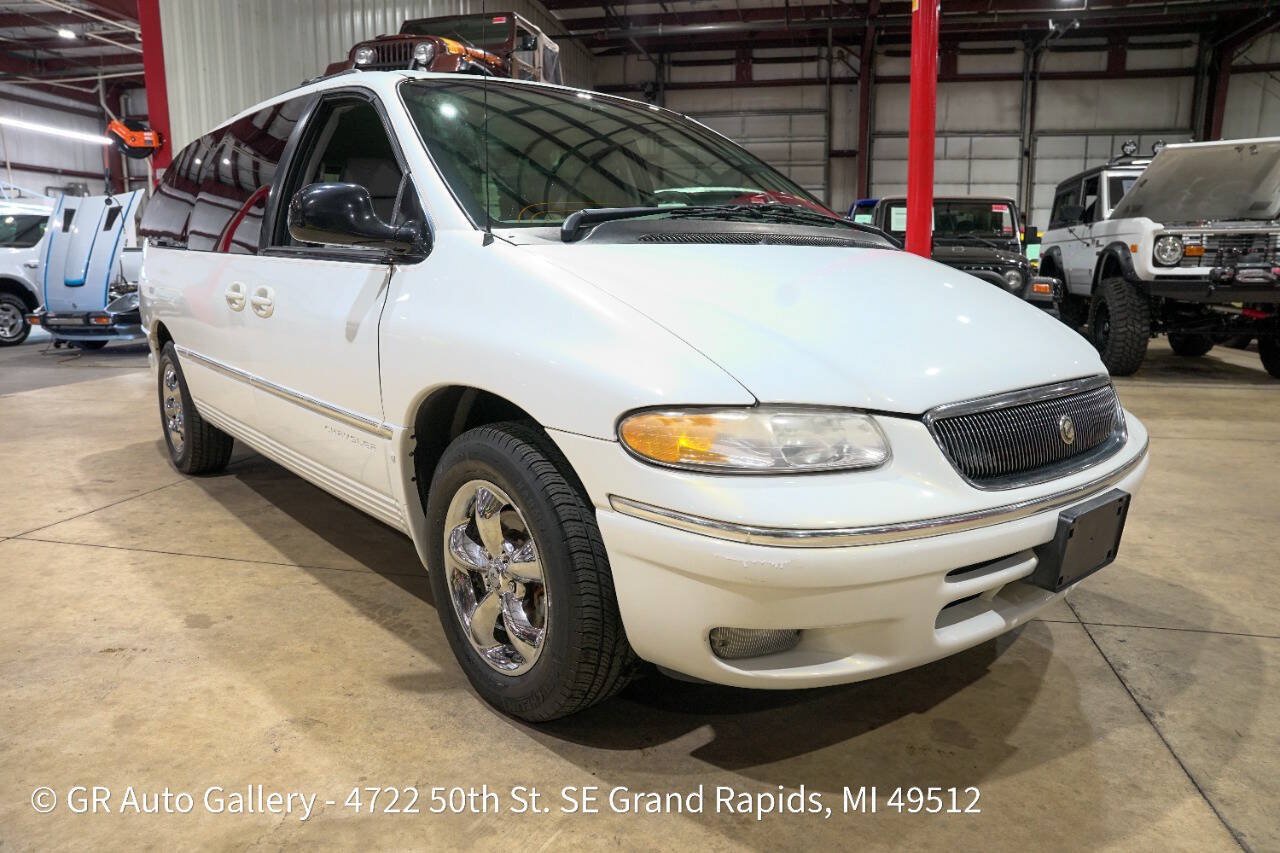 Used 1997 Chrysler Town & Country LXi FWD image 11