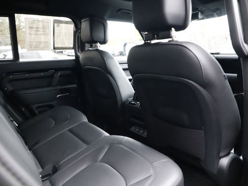 Certified 2025 Land Rover Defender 110 X-Dynamic SE image 12