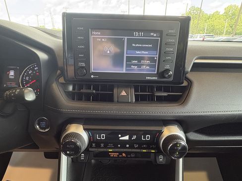Used 2021 Toyota RAV4 XLE FWD image 16