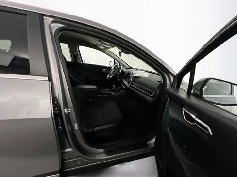 Used 2025 Kia Sportage LX image 29