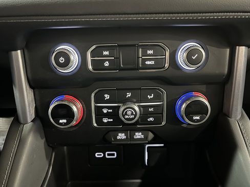 Certified 2022 GMC Yukon SLE image 32