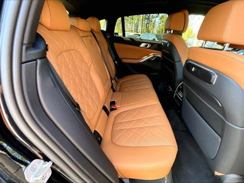 Certified 2025 BMW X6 M60i w/ Dynamic Handling Package image 20