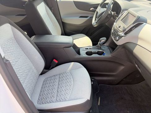 Used 2024 Chevrolet Equinox LS w/ LS Convenience Package FWD image 8