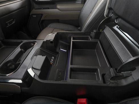 Used 2024 Chevrolet Silverado 2500 ZR2 w/ Technology Package image 31