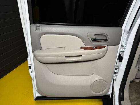 Used 2012 Chevrolet Suburban LT image 20