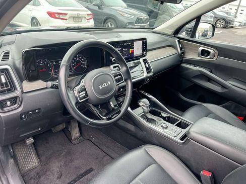 Used 2023 Kia Sorento S w/ Panoramic Sunroof Package AWD/4WD image 9