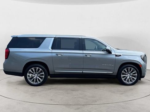 Used 2023 GMC Yukon XL Denali w/ Denali Reserve Package AWD/4WD image 4