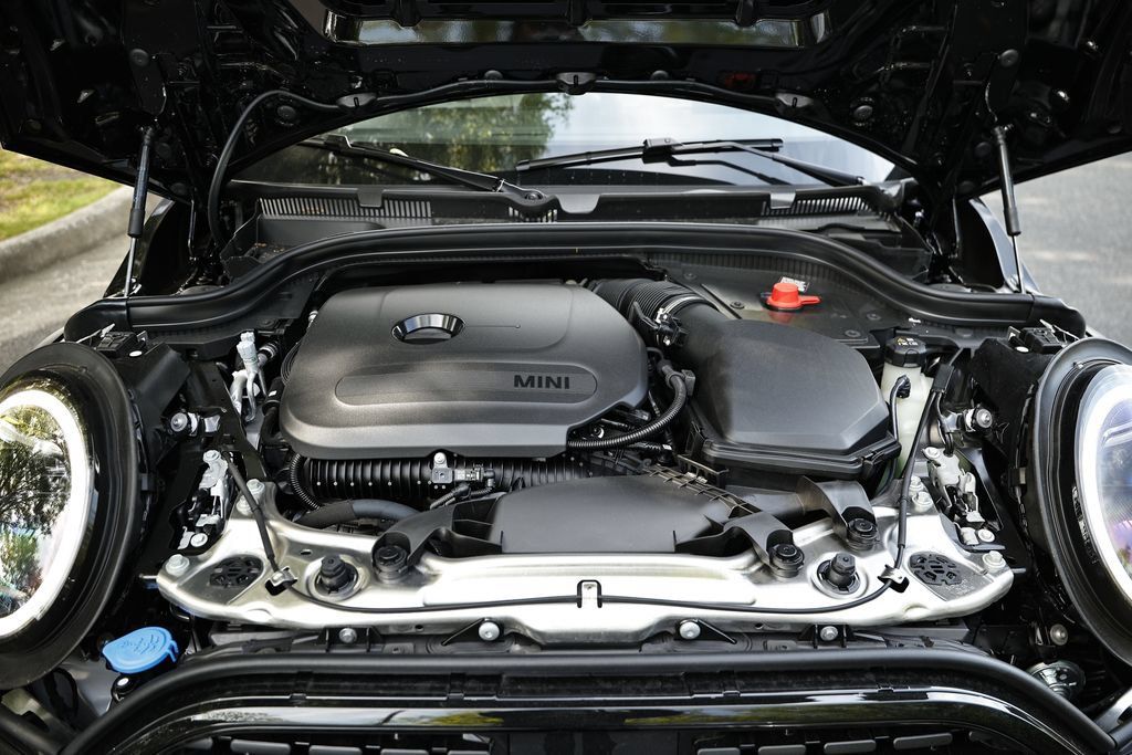 New 2026 MINI Cooper 2-Door Hardtop FWD image 28