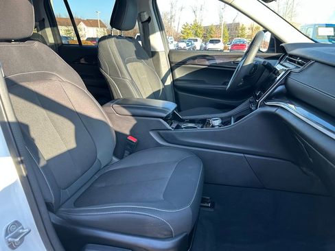 Certified 2023 Jeep Grand Cherokee Laredo w/ Luxury Tech Group I image 26