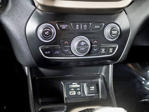 Used 2017 Jeep Cherokee High Altitude w/ Luxury Group image 23