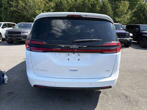 New 2027 Chrysler Pacifica Select w/ Family Tech Group AWD/4WD image 6