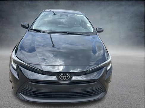 Used 2026 Toyota Corolla LE FWD image 3