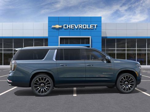 New 2026 Chevrolet Suburban High Country image 5