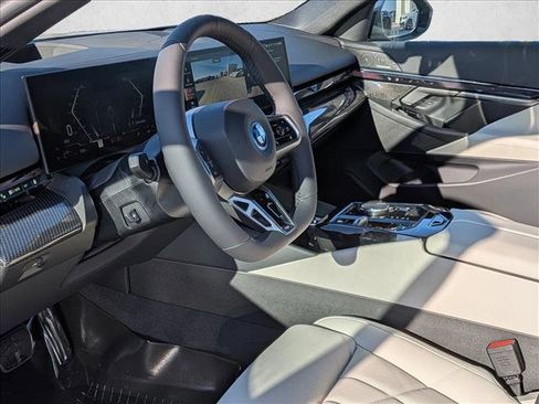 New 2026 BMW 550e xDrive w/ Premium Package image 3