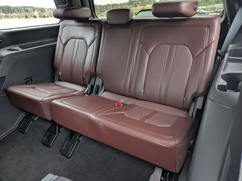 Used 2022 Ford Expedition Limited image 27