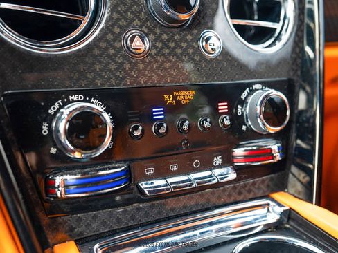 Used 2023 Rolls-Royce Cullinan Black Badge w/ Leather Finishing Pack image 37