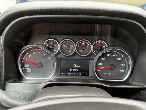 Used 2021 Chevrolet Silverado 1500 LT AWD/4WD image 19