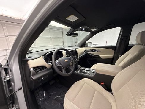 Used 2022 Chevrolet Traverse LS image 10