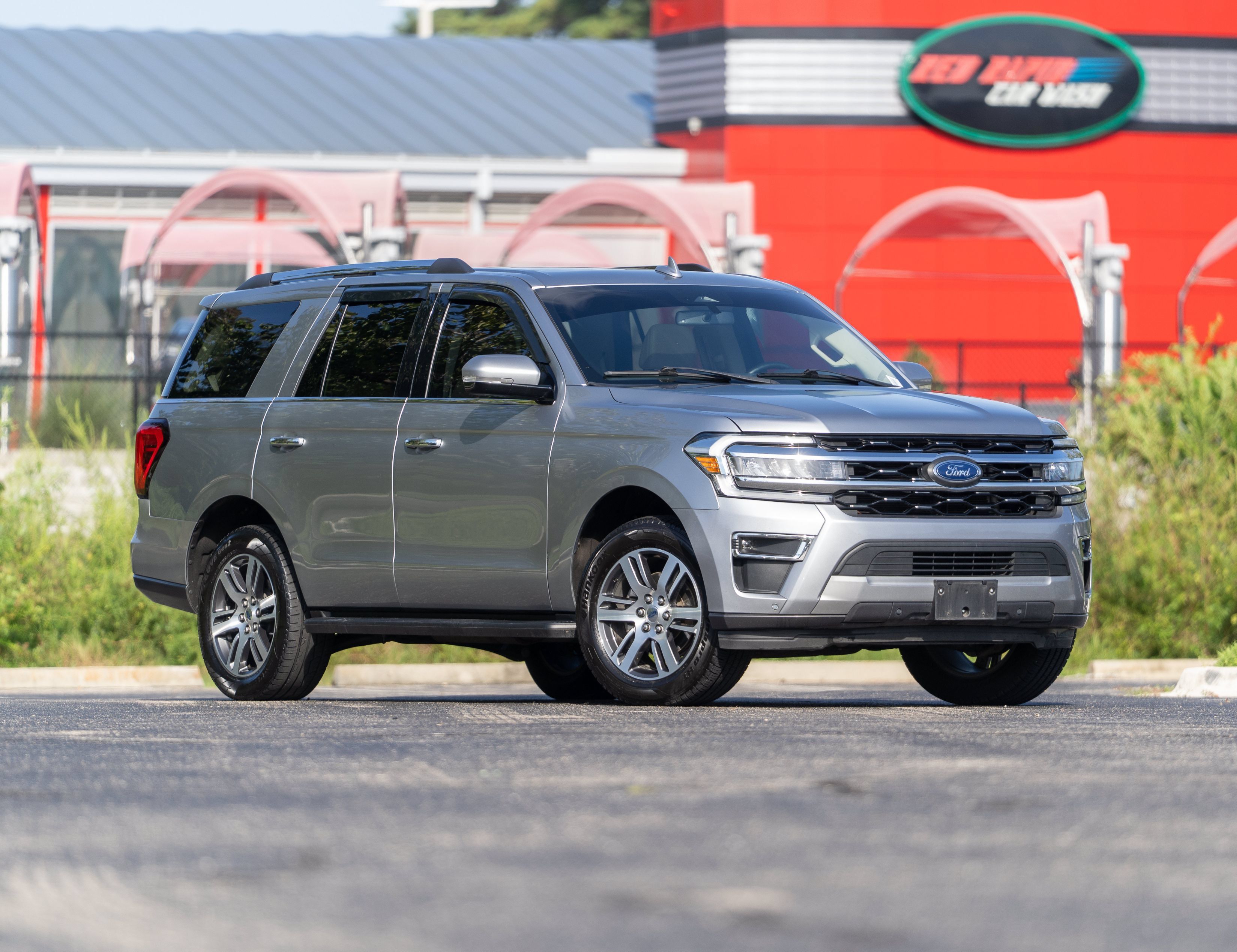 Used 2024 Ford Expedition Limited AWD/4WD image 2