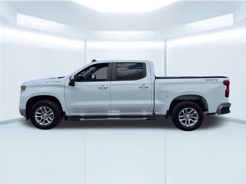 Used 2023 Chevrolet Silverado 1500 LT AWD/4WD image 2