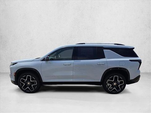 New 2026 Chevrolet Traverse High Country w/ LPO, Floor Liner Package FWD image 5