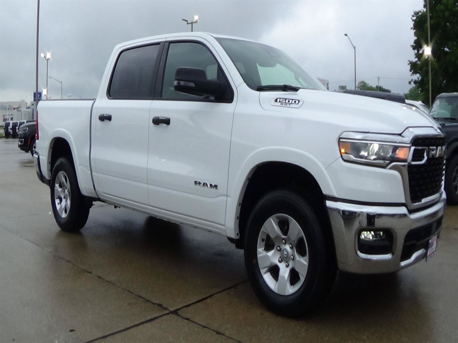 Used 2025 RAM 1500 Big Horn AWD/4WD image 4