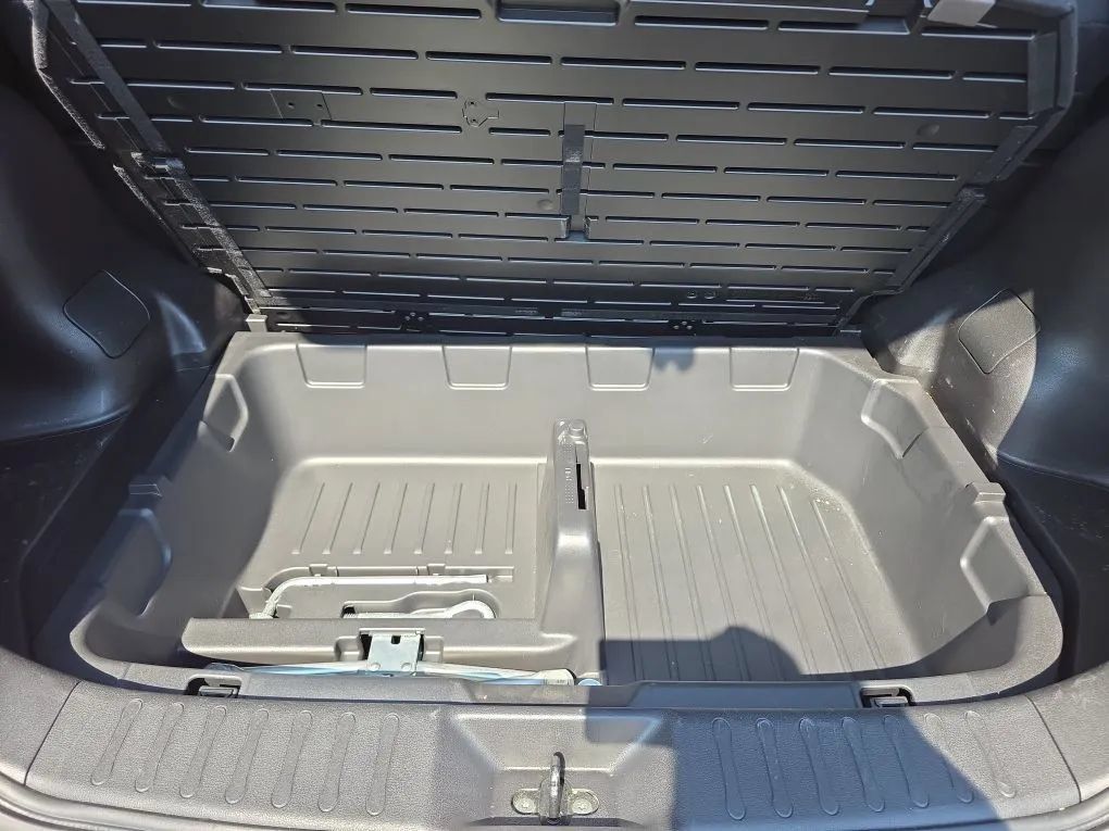 Used 2012 Nissan Juke S FWD image 35
