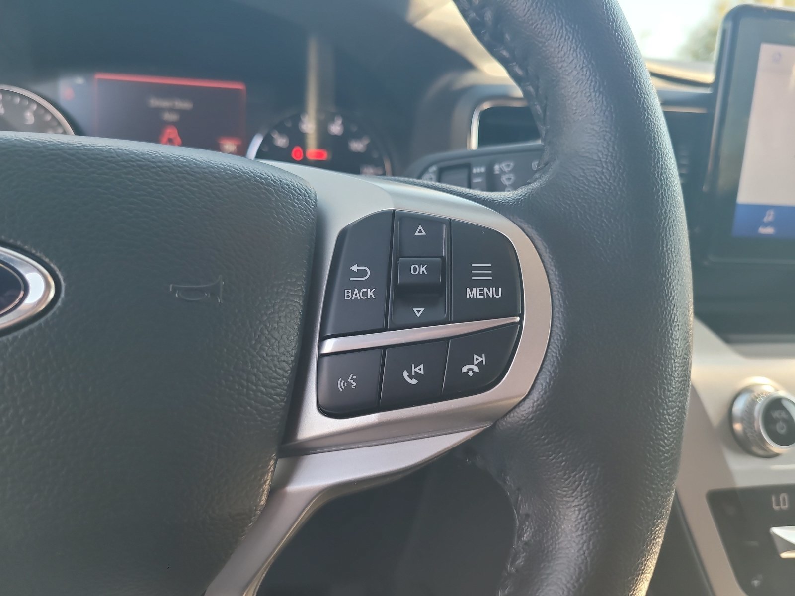 Used 2021 Ford Explorer XLT w/ Equipment Group 202A RWD image 15