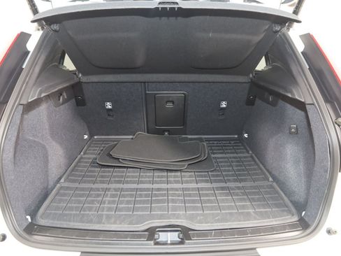 Used 2026 Volvo XC40 B5 Plus AWD/4WD image 45