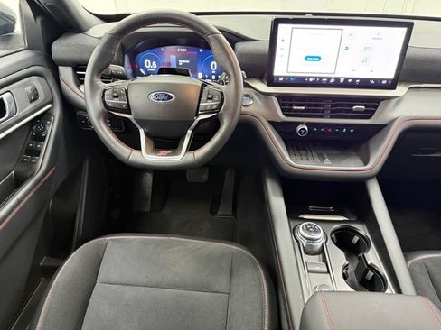 Used 2025 Ford Explorer ST RWD image 31