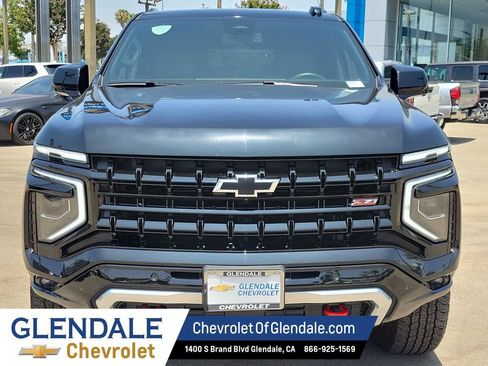 Used 2025 Chevrolet Suburban Z71 AWD/4WD image 16