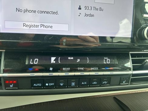 Used 2022 Toyota Sienna XLE AWD/4WD image 27