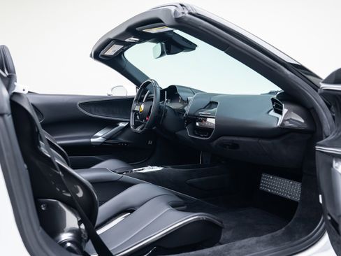 Used 2024 Ferrari SF90 Spider image 34