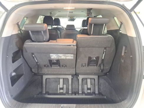 Used 2023 Kia Carnival EX image 19