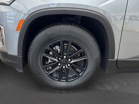 Used 2023 Chevrolet Traverse LT image 12