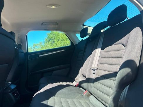 Used 2014 Ford Fusion SE FWD image 15