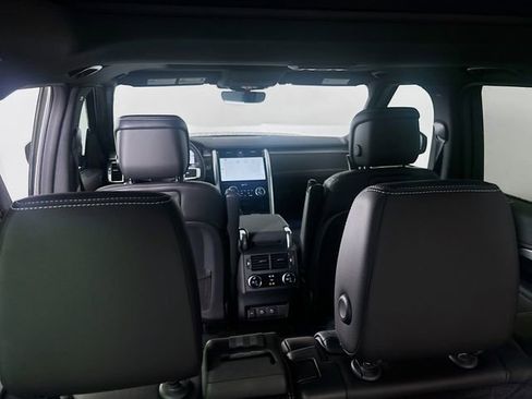 Used 2024 Land Rover Discovery Dynamic SE image 24