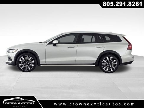 Used 2020 Volvo V60 T5 Cross Country w/ Protection Package Premier image 4