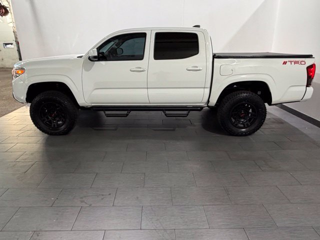 Used 2022 Toyota Tacoma SR AWD/4WD image 2