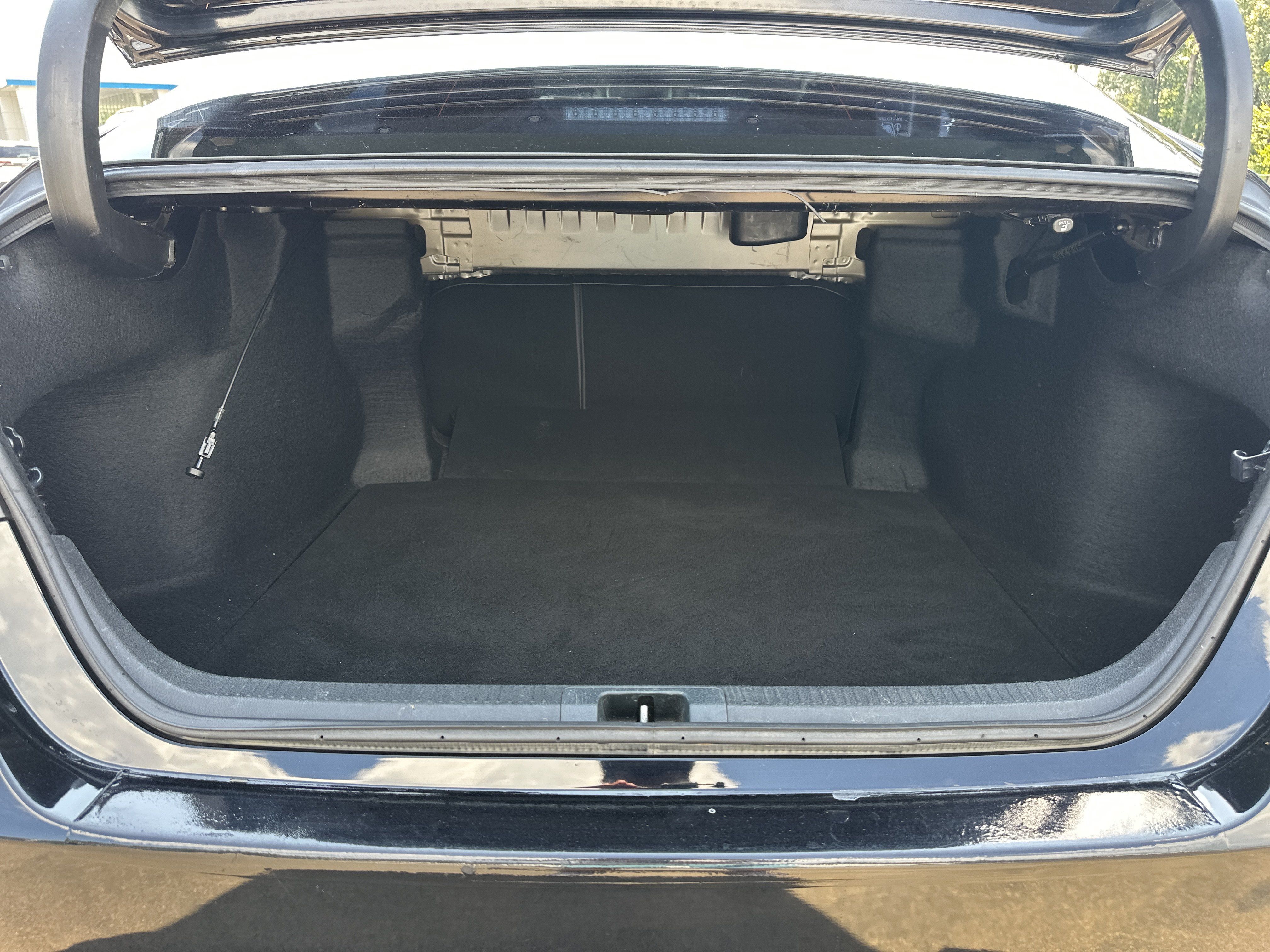 Used 2018 Toyota Camry SE FWD image 19