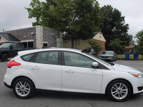Used 2015 Ford Focus SE FWD image 4