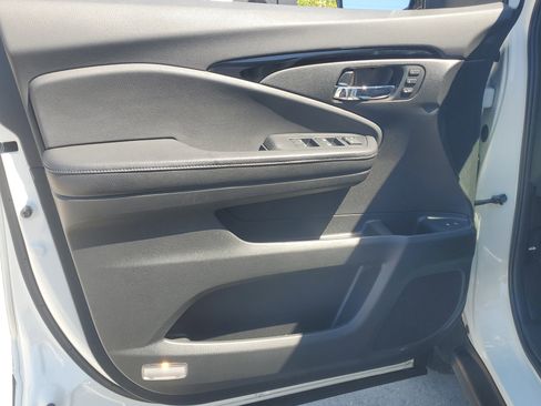 Used 2017 Honda Pilot Touring image 21