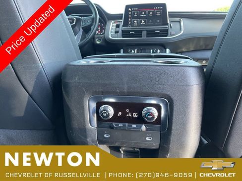 Used 2023 GMC Yukon XL SLT AWD/4WD image 32