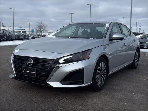 Certified 2024 Nissan Altima 2.5 SV w/ SV Premium Package image 2