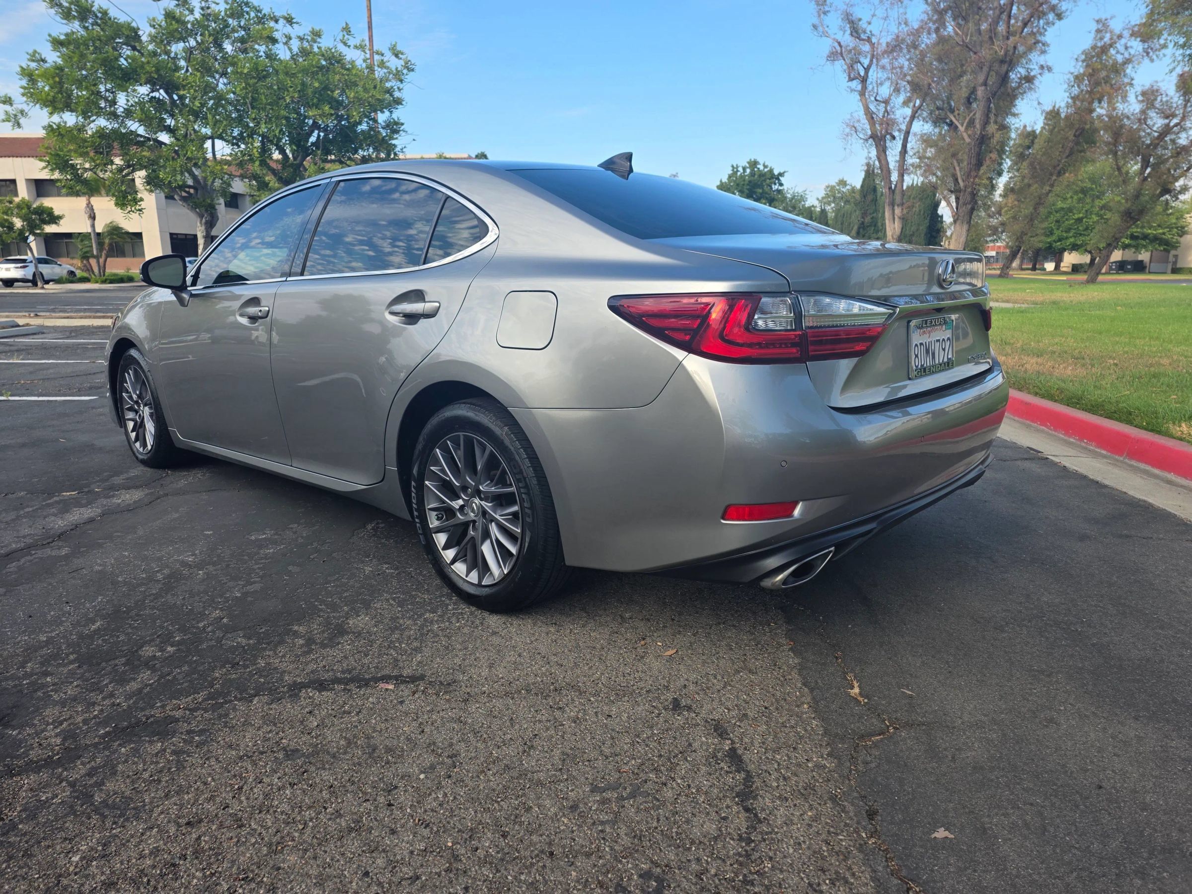 Used 2018 Lexus ES 350 w/ Navigation System Package FWD image 5