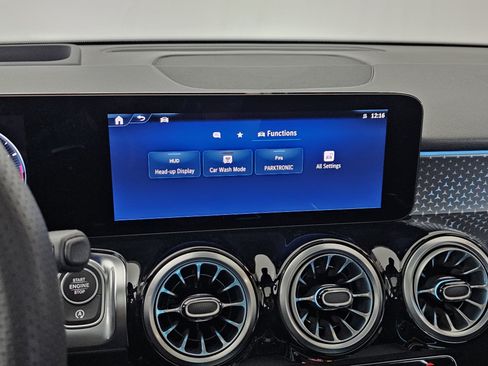 Used 2025 Mercedes-Benz GLB 35 AMG 4MATIC image 50