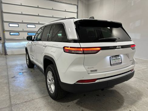 New 2025 Jeep Grand Cherokee Laredo w/ Luxury Tech Group I image 8