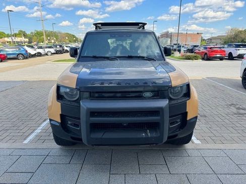 Used 2022 Land Rover Defender 110 X-Dynamic SE AWD/4WD image 2