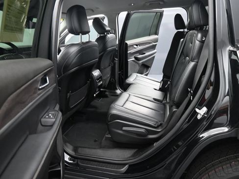 Used 2023 Jeep Grand Cherokee L Limited AWD/4WD image 16